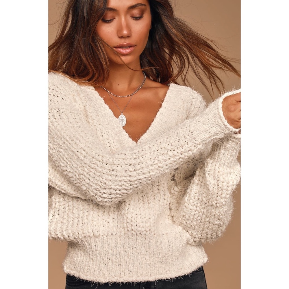 NWOT Lulu’s ivory popcorn knit sweater